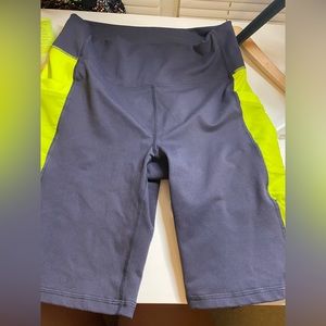 Fabletics biker shorts size medium; mesh pockets on the side ; powerhold legging